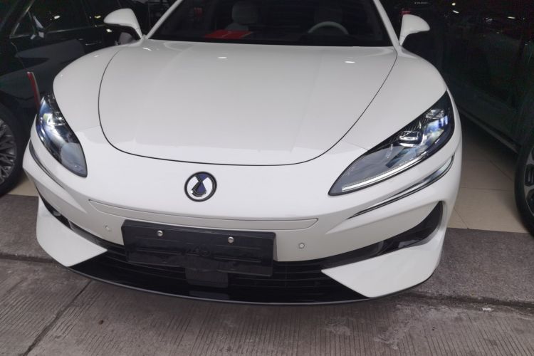 腾势Z9GT 2024款 1100四驱Max版车身外观2