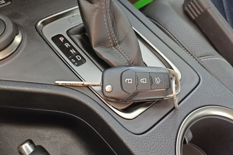 福特 撼路者 2017款 2.0T 汽油自动四驱豪华版 5座中控内饰11