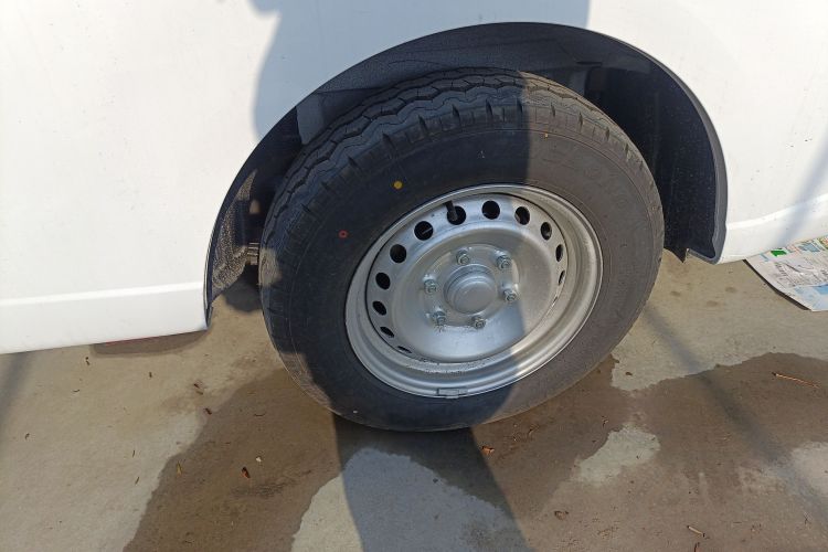 五菱汽车 五菱扬光 2025款 400km 客车版舒适型车身外观6008