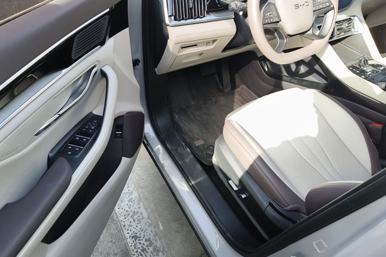 比亚迪 宋PLUS新能源 2025款 DM-i 智驾版 112KM 尊荣型中控内饰20