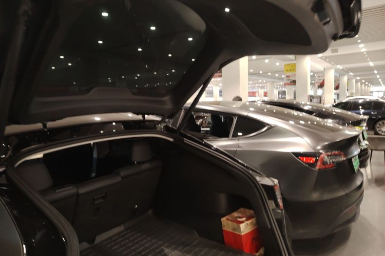 特斯拉 Model Y 2022款 后轮驱动版机舱底盘23