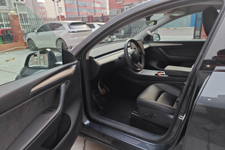 特斯拉 Model Y 2022款 改款 后轮驱动版中控内饰20