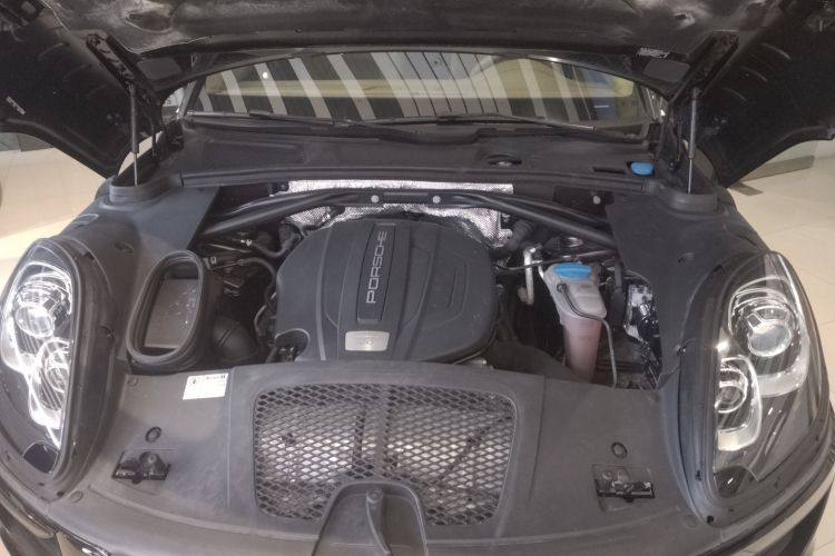 保时捷 2014款 Macan 2.0T机舱底盘24