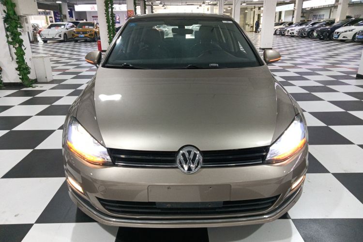 大众 高尔夫 2016款 230TSI 自动豪华型车身外观2