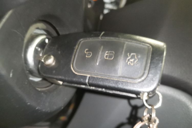 福特 福克斯 2013款 两厢经典 1.8L 自动基本型中控内饰11