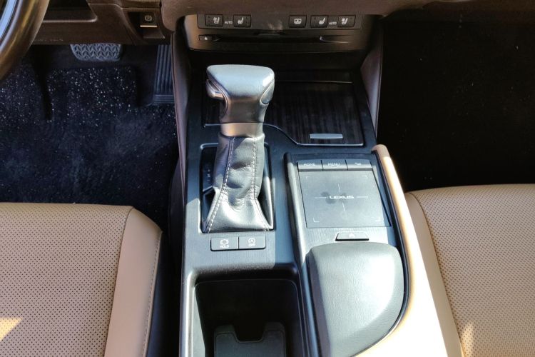 雷克萨斯ES 2018款 200 豪华版 国V中控内饰18