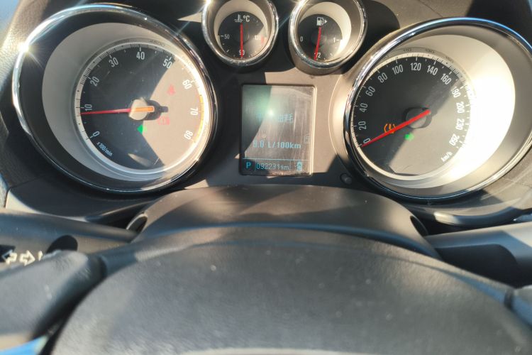 别克 君威 2015款 1.6T 领先技术型中控内饰15