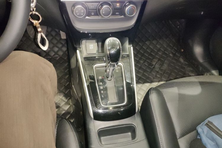 日产 轩逸 2016款 1.6XL CVT豪华版中控内饰18