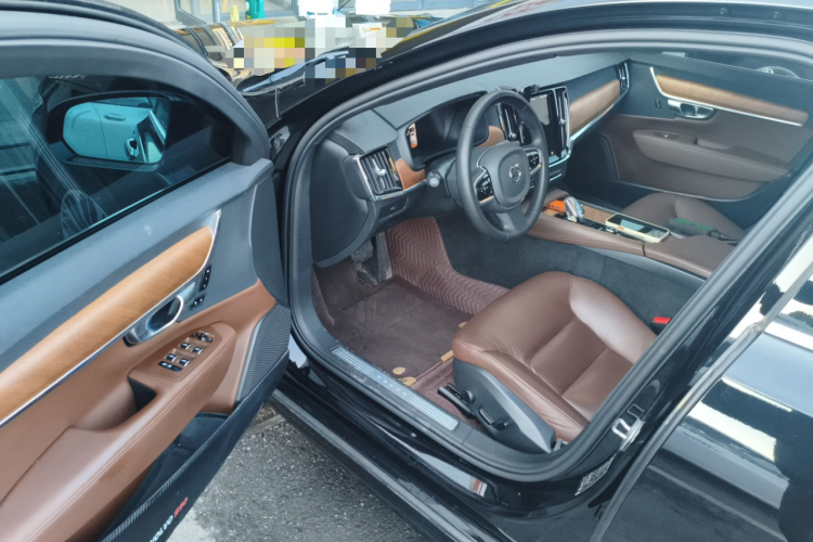 沃尔沃S90 2023款 B5 智逸豪华版中控内饰20