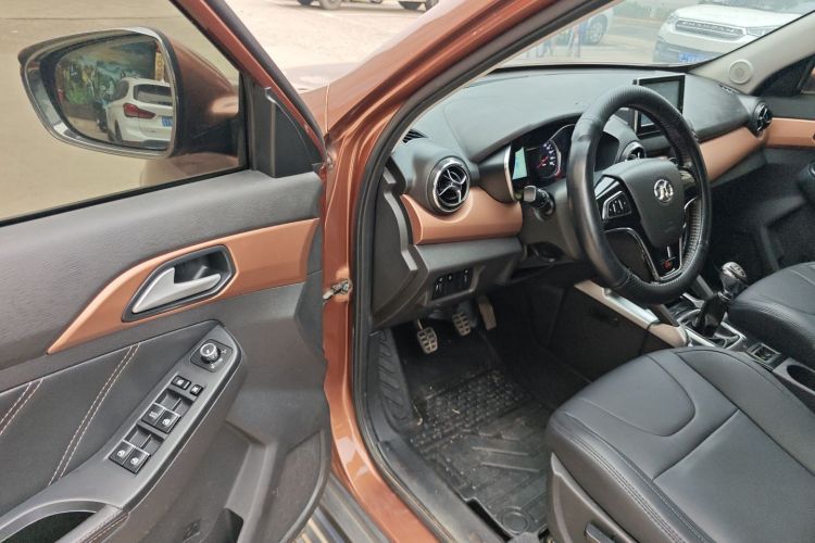 北京汽车 绅宝X35 2016款 1.5L 手动精英版中控内饰20