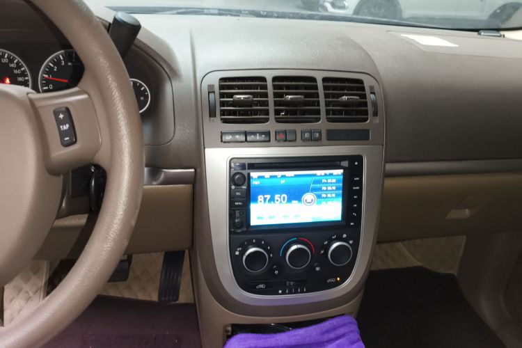 别克GL8 2014款 2.4L 经典版中控内饰16