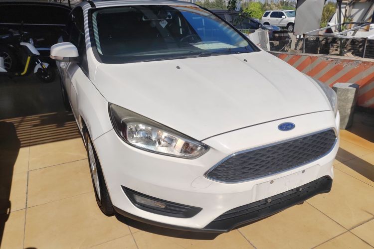 福特 福克斯 2018款 两厢经典 1.6L 自动风尚型智行版车身外观3