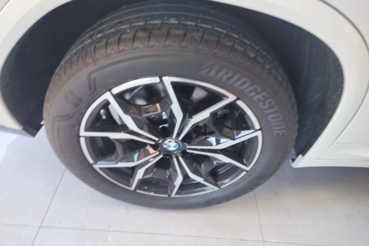 宝马X4 2022款 xDrive 25i M运动套装车身外观6008