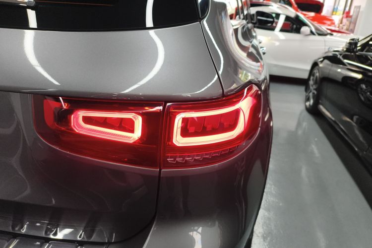 奔驰GLB 2021款 GLB 200 动感型车身外观9