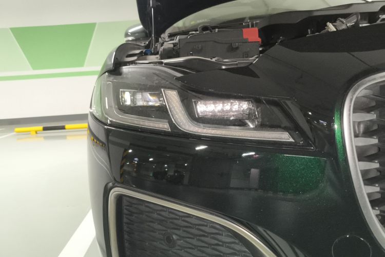 捷豹XFL 2022款 XFL 2.0T P250 两驱尊享豪华版车身外观8