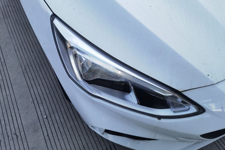 福特 福克斯 2020款 三厢 1.5L 自动锋跃型车身外观8