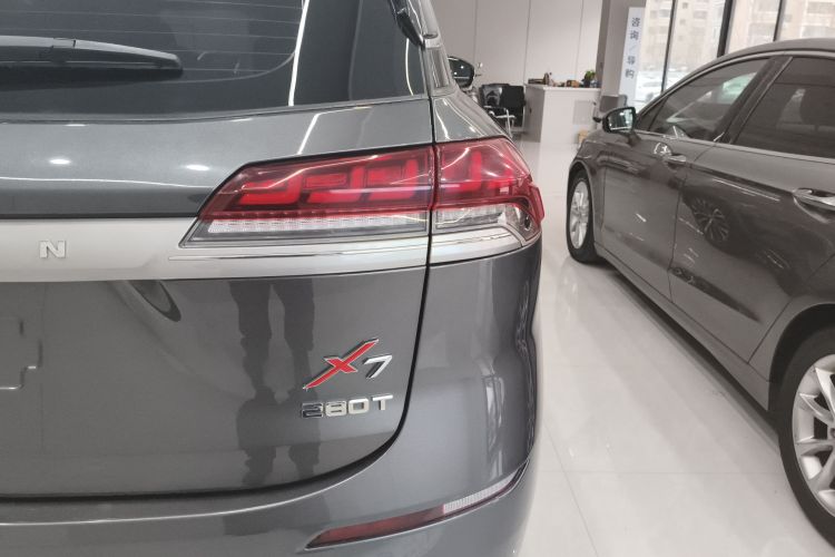 长安欧尚X7 2020款 1.5T 自动旗舰型车身外观9