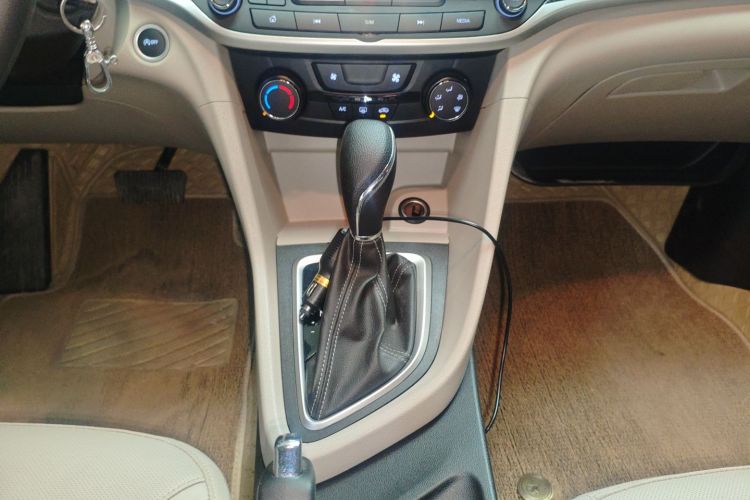 别克 英朗 2021款 典范 1.5L 自动精英型中控内饰18