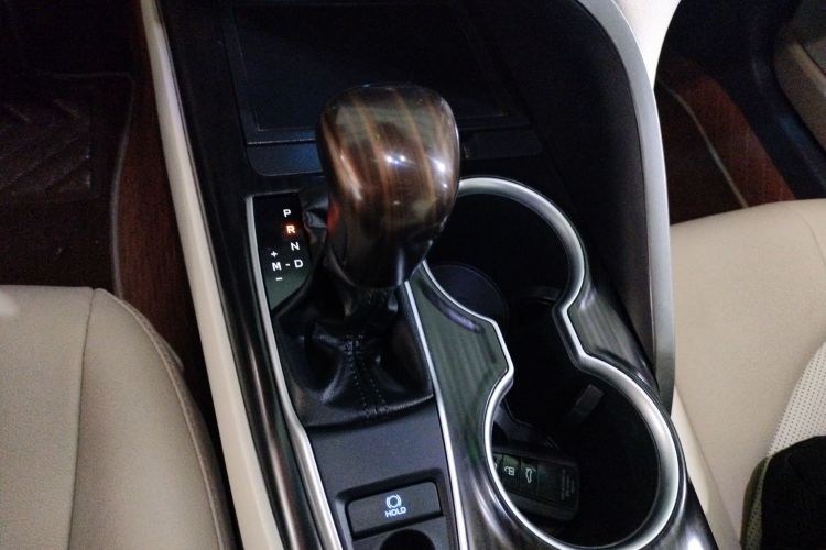 丰田 凯美瑞 2021款 2.0G 豪华版中控内饰18