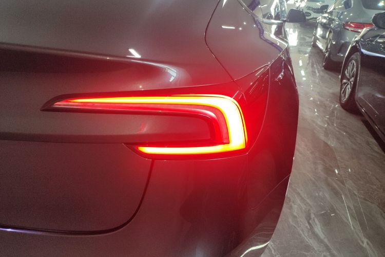 特斯拉 Model 3 2023款 后轮驱动版车身外观6006