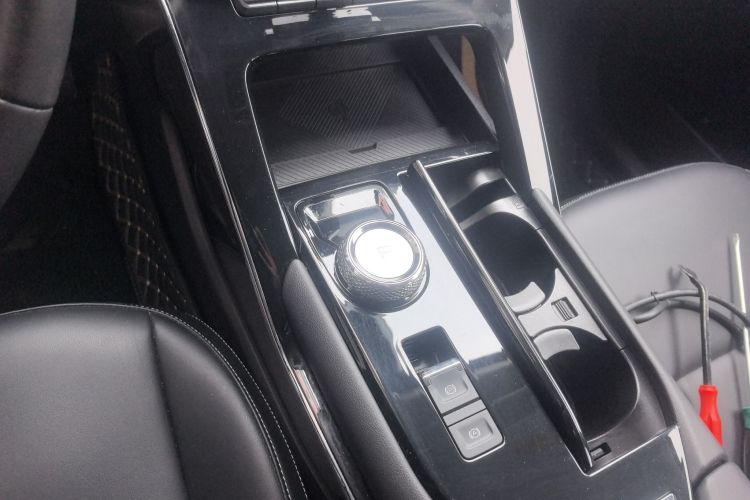 哈弗H6 2021款 第三代 1.5T 自动两驱Supreme中控内饰18