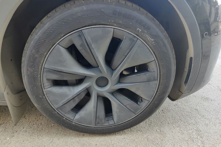 特斯拉 Model Y 2023款 后轮驱动版车身外观10