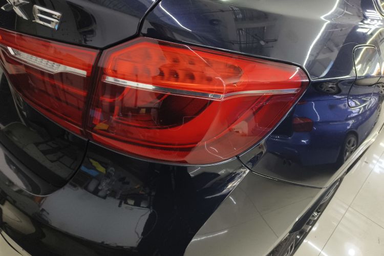 宝马X6 2019款  xDrive35i尊享型 M运动套装车身外观9