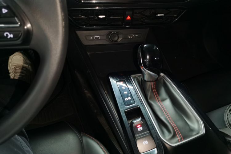 名爵 MG5 2021款 180DVVT CVT青春豪华版中控内饰18