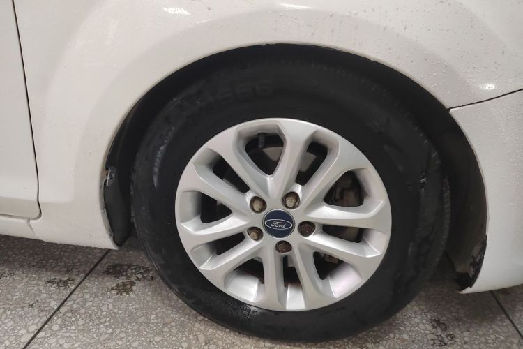 福特 福克斯 2013款 两厢经典 1.8L 手动百万纪念版车身外观6008