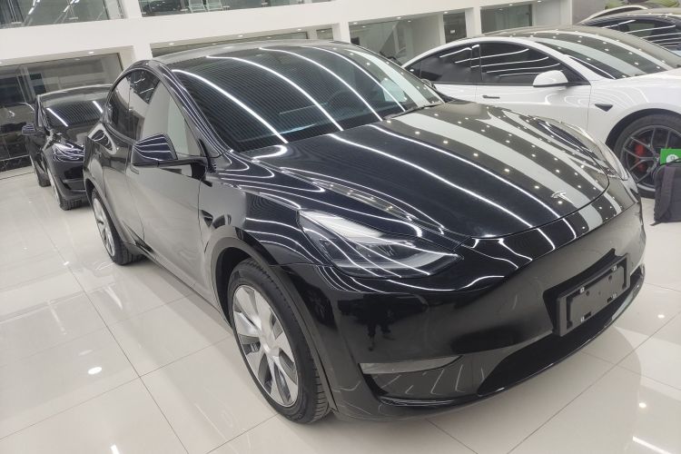 特斯拉 Model Y 2022款 长续航全轮驱动版车身外观3