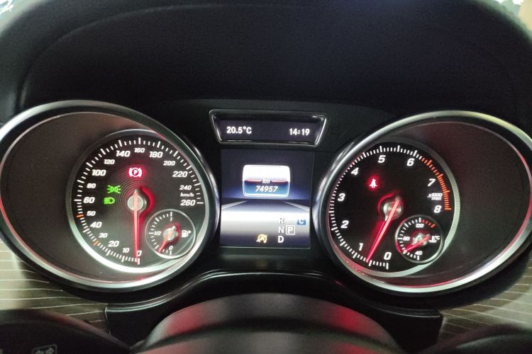 奔驰GLE 2018款 GLE 320 4MATIC 动感型臻藏版中控内饰14