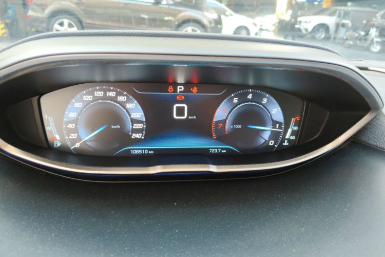 标致5008 2017款 380THP 7座精英版中控内饰14