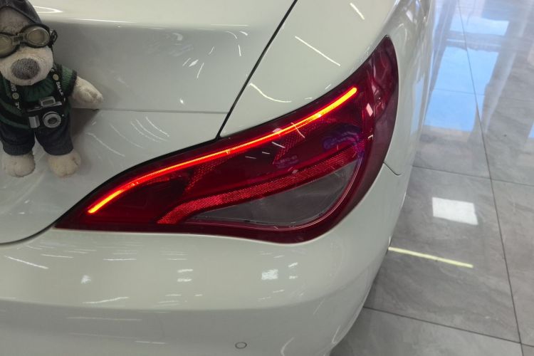 奔驰CLA 2019款 CLA 200 动感型车身外观9