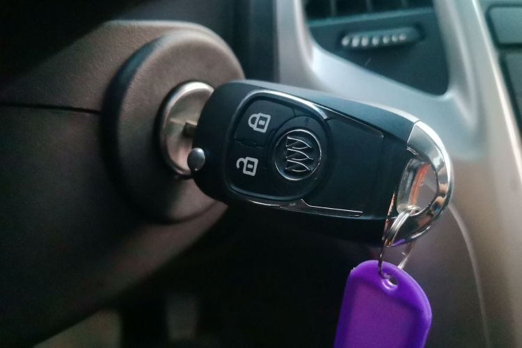 别克 英朗 2014款 XT 1.6L 自动时尚版中控内饰11