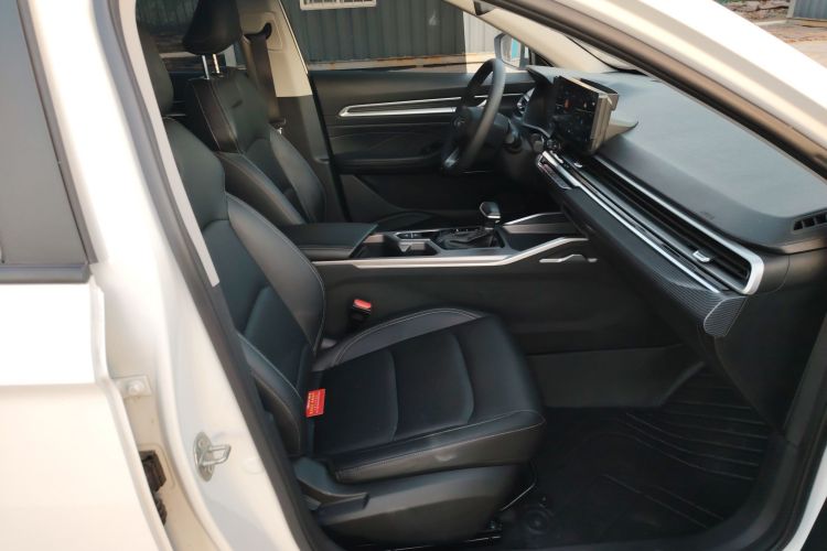 吉利汽车 帝豪 2023款 第4代冠军版 1.5L CVT豪华型局部细节41