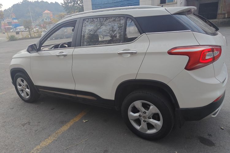 宝骏510 2017款 1.5L 手动时尚型车身外观4