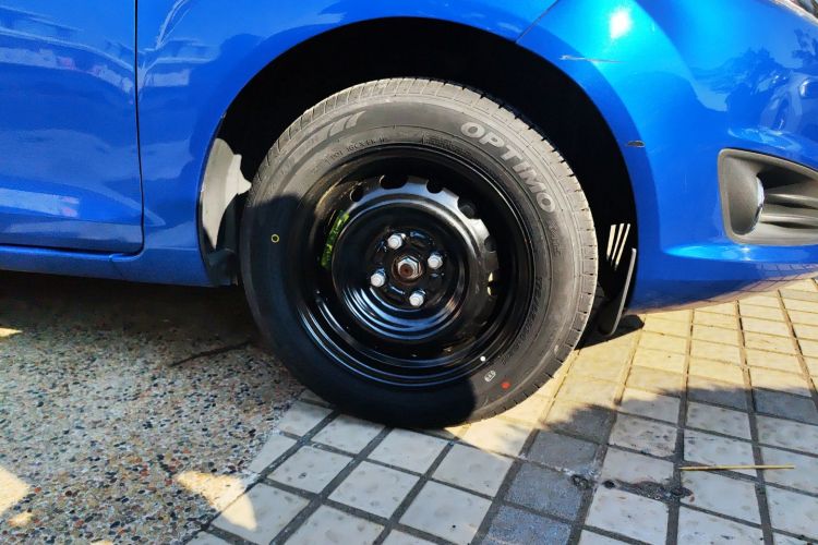 福特 嘉年华 2013款 三厢 1.5L 自动时尚型车身外观10