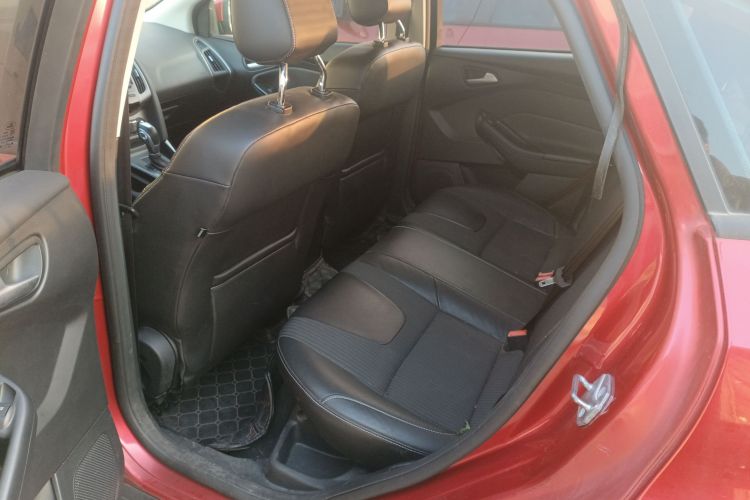 福特 福克斯 2012款 三厢 1.6L 自动风尚型中控内饰21