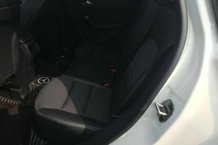 奔驰B级 2015款 B 200 动感型中控内饰21