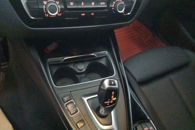 宝马2系(进口) 2018款 220i 敞篷轿跑车 运动设计套装局部细节18