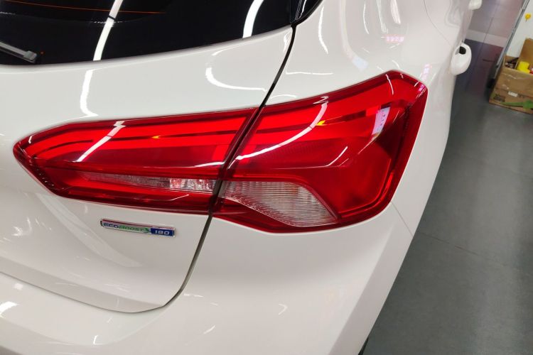 福特 福克斯 2021款 两厢 EcoBoost 180 自动锋潮型车身外观6005