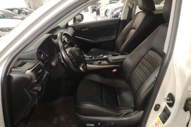 雷克萨斯IS 2017款 300 锋尚版局部细节19