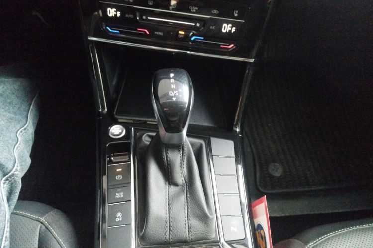 大众 帕萨特 2024款 380TSI 龙腾版中控内饰18