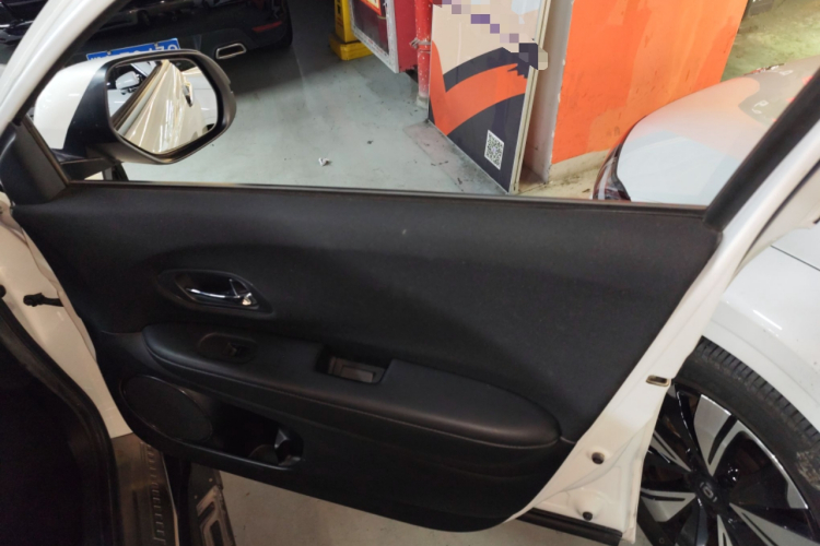 本田 缤智 2015款 1.5L CVT两驱舒适型中控内饰7005