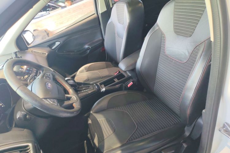 福特 福克斯 2017款 1.5T CTCC 白黑限量版中控内饰19