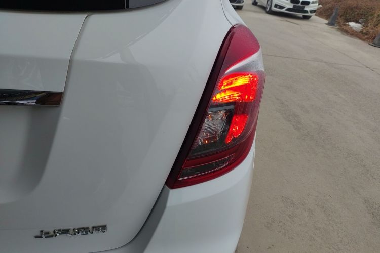 别克 昂科拉 2018款 18T 自动两驱都市精英型车身外观9