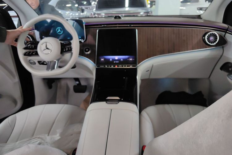 奔驰EQE SUV 2023款 350 4MATIC 先锋版中控内饰12