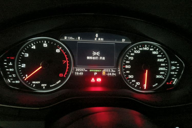 奥迪A4L 2018款 30周年年型 40 TFSI 进取型中控内饰14