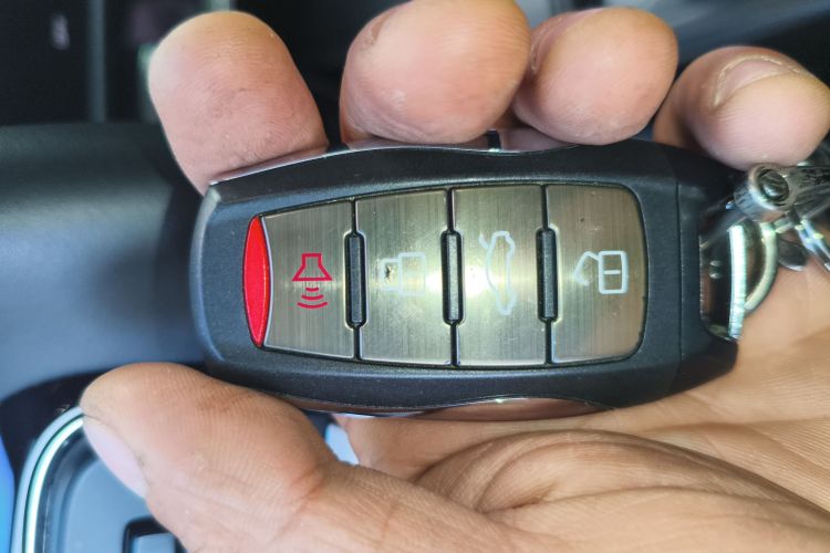 哈弗大狗 2021款 改款 2.0T DCT四驱哮天犬版中控内饰11