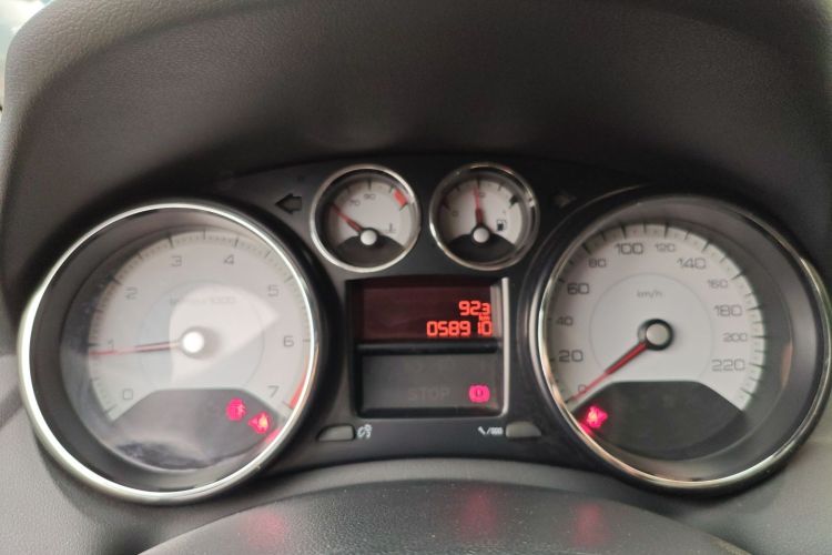 标致308 2014款 乐享版 经典 1.6L 手动优尚型中控内饰14